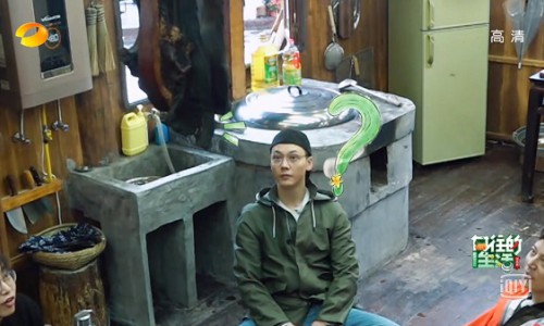 雨落《向往的生活》，万和让蘑菇屋畅快沐浴无畏天气