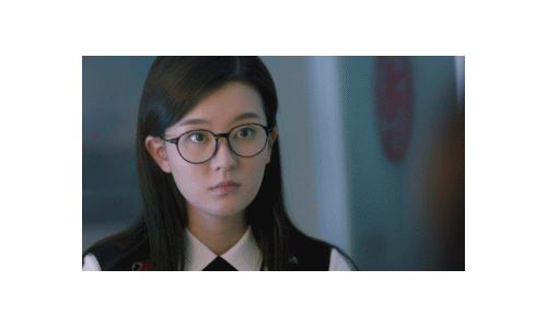 从书呆子到气质女神,乔欣整容式眼妆的秘诀正是Qunais“晚安”微针眼膜