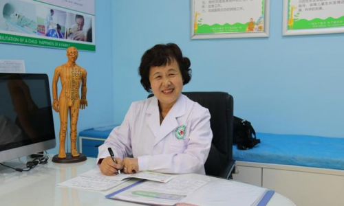 自闭症专家蒋燕清医生怎么样 患儿眼中和蔼可乐的蒋奶奶
