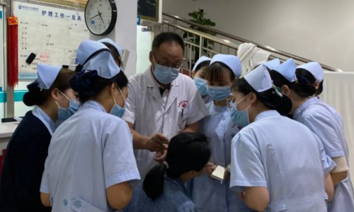 西安东大肛肠医院为打造中医特色护理，开展中医护理操作技能培训