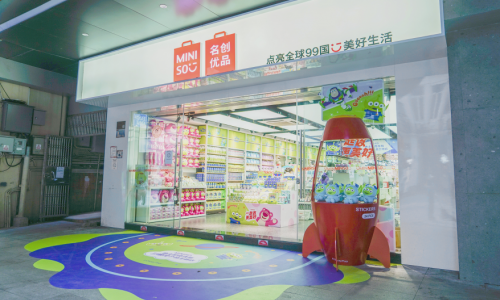 用户做主？名创优品x皮克斯探索IP营销新玩法