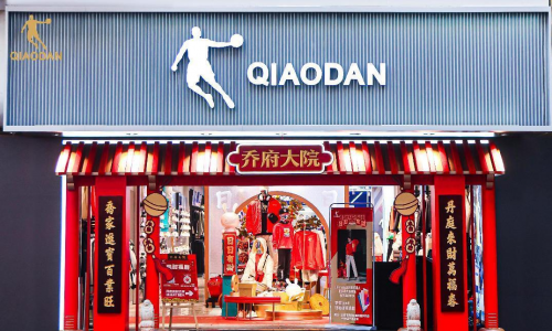 乔丹体育“日日有财”快闪店中店超燃登陆合肥，祝绪丹探访乔府大院引关注