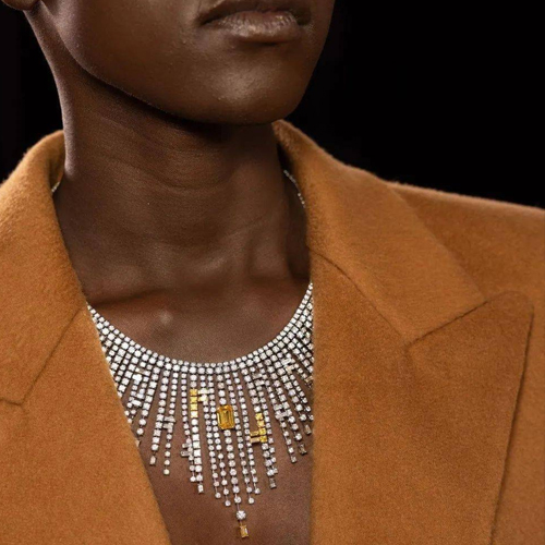 Fendi 推出首个高级珠宝系列「Flavus」，动态之美