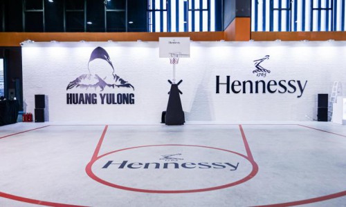 当代艺术与商业跨界，轩尼诗携手艺术家黄玉龙广州揭幕