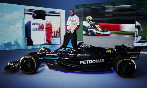 在F1大奖赛迈阿密站，TOMMY HILFIGER携Mercedes-AMG PETRONAS F1车队和品牌AWAKE NY推出全新三方联名系列