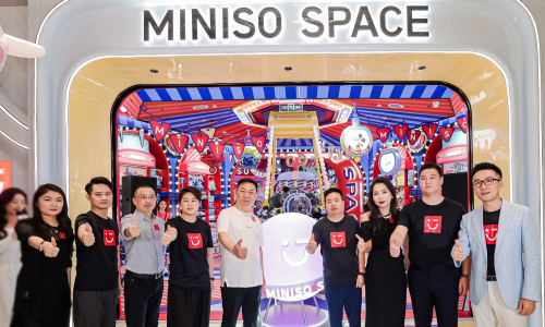 名创优品MINISO SPACE全球首店亮相南京德基，打造“开心哲学”高奢地标