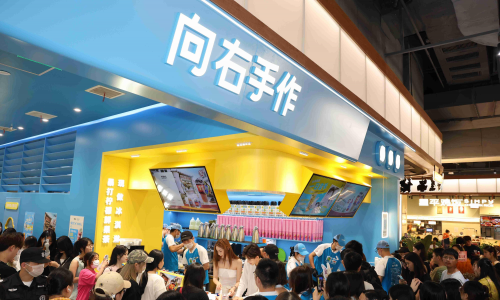 高人气CP空降南京，柠檬向右“一日店长”活动激起夏日暑期消费新热潮