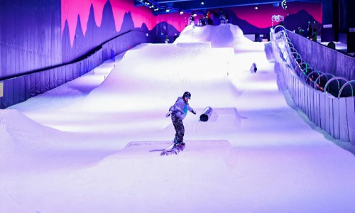 太仓阿尔卑斯泼雪节酷炫启幕！39℃高温下引爆-5℃冰雪狂欢，解锁今夏避暑姿势